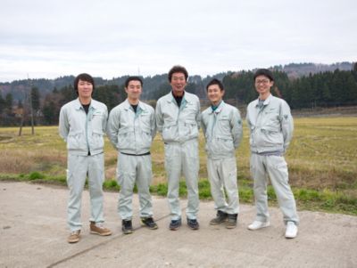 中規模の農業法人の経営に欠かせないのは、安全かつ効率よく雑草を防除できるクリンチャー™