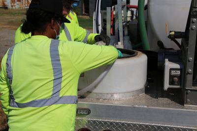 DOT workers tank mixing