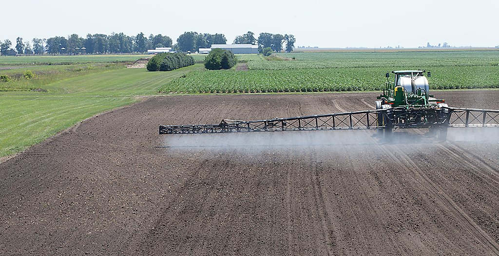 TANK MIX OF GLYPHOSATE + TRADITIONAL 2,4-D