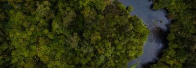 Luchtfoto van de rivier