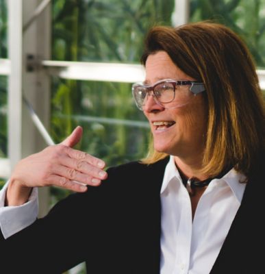 Laura Higgins Headshot