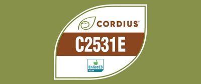 A imagem mostra um selo em formato de folha sobre fundo verde-oliva. Dentro do selo aparece a marca Cordius® com um ícone de folha, seguida pelo código “C2531E” em destaque sobre uma faixa marrom. Na parte inferior, há o logotipo “Enlist E3 Soja”, indicando a tecnologia associada à cultivar.