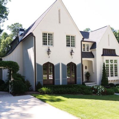 Image of stucco house driveway and lawn