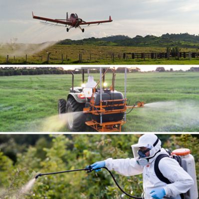 Imagem dividida horizontalmente em três partes. Primeiro, há a foto de um avião sobrevoando uma pastagem enquanto aplica defensivos agrícolas. Depois, a foto de uma pessoa aplicando defensivos agrícolas com um trator. Por fim, há a foto de uma pessoa aplicando defensivos agrícolas com um pulverizador em um pasto com plantas daninhas. 