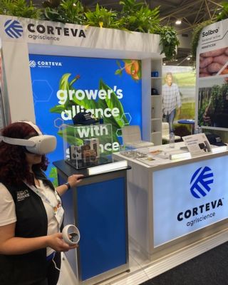 Miriam Wolk from United Fresh Produce Association enjoying the VR experience