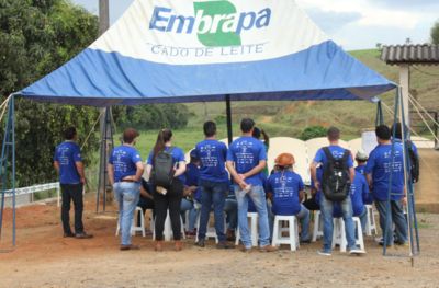 Estudantes universitários participaram de mentorias, palestras e visitas técnicas durante o evento.