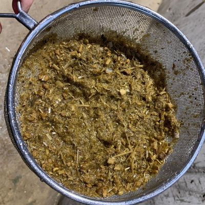 Pioneer_maispitten_in_de_mest_b