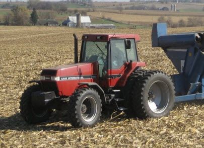Photo showing a  Case IH Magnum 7130 tractor, commonly used 1987-1993, weighing 17,540 lbs.