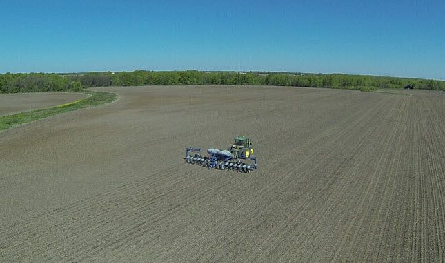 This is a long-distance photo of spring fieldwork.