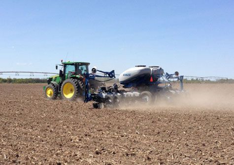 Planting a Pioneer multi-hybrid trial near Mexico, Mo. (April 22, 2015).