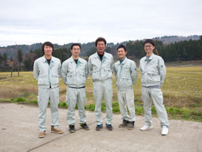 中規模の農業法人の経営に欠かせないのは、安全かつ効率よく雑草を防除できるクリンチャー™