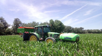 Abonadora variable utilizada en un ensayo en el campo