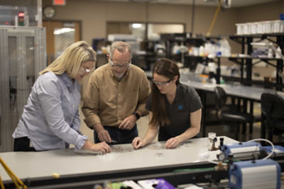 Agronomist collaborates with colleagues in lab