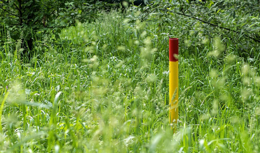 Oil and gas pipeline marker
