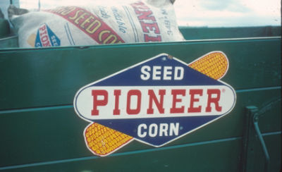 Pioner Seed Corn graphic label