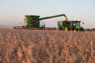 Soybean harvest combine and hopper