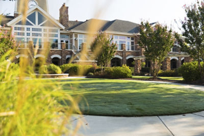 Image of commercial building and lawn