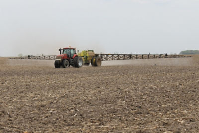 Layering residuals - sprayer in field