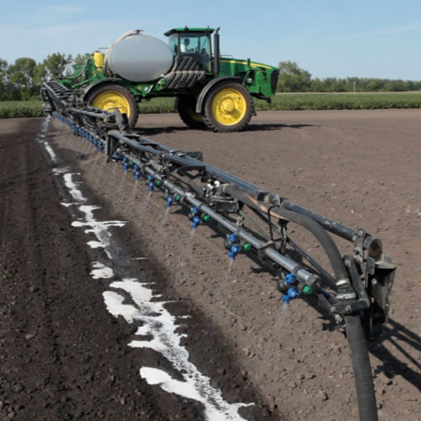 Sideview sprayer cleanout