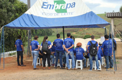 Estudantes universitários participaram de mentorias, palestras e visitas técnicas durante o evento.