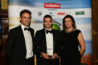 Simon Parker of Corteva Agriscience presenting the award for Agronomist of the Year to David Stead of Hutchinsons