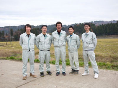 中規模の農業法人の経営に欠かせないのは、安全かつ効率よく雑草を防除できるクリンチャー™