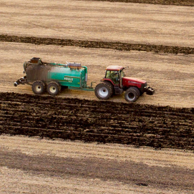 Tractor applying Instinct® HL nitrogen stabilizer