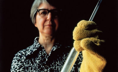 Stephanie Kwolek using tool