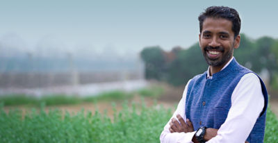 Conheça o Praveen, nosso cientista de dados da unidade de Hyderabad, na Índia. Ele conta como leva as soluções de alta tecnologia para os pequenos agricultores da Índia, estabelecendo conexões importantes com todos ao seu redor.